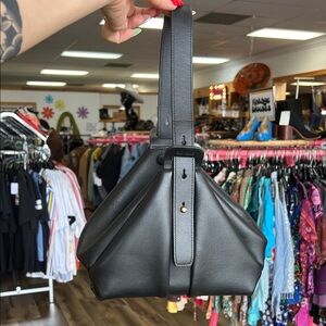 Advene Age Black Leather Women’s Bag